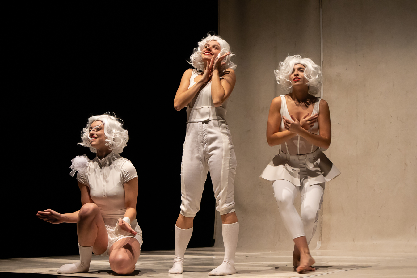 GLÒRIA: An Easy and Funny Work | © La Quebrá