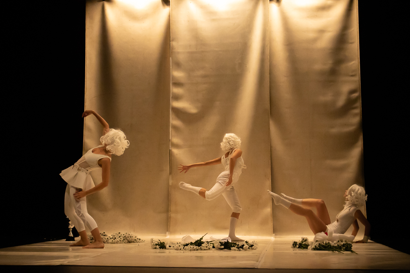 GLÒRIA: An Easy and Funny Work | © La Quebrá