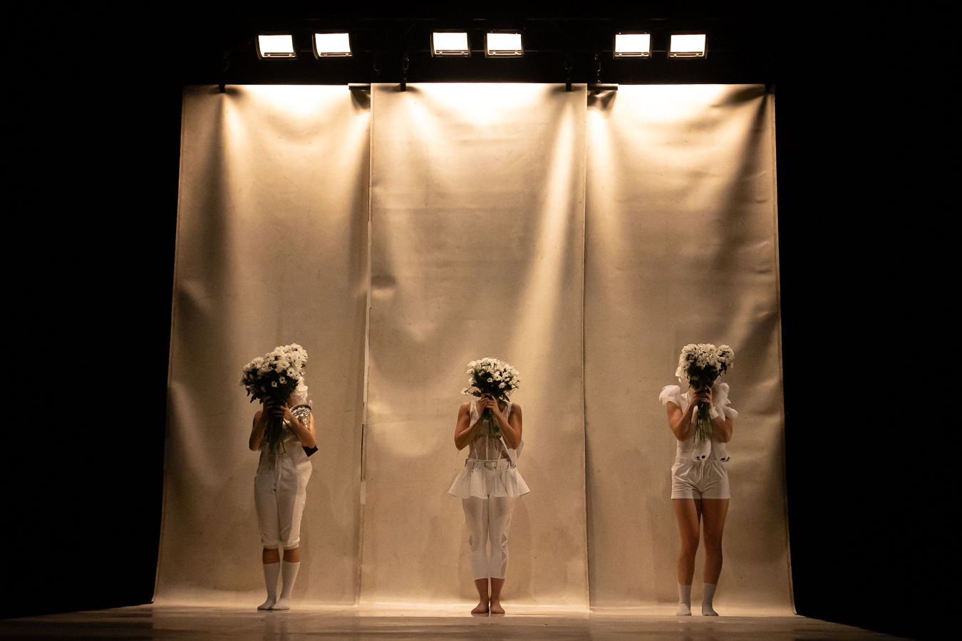 GLÒRIA: An Easy and Funny Work | © La Quebrá