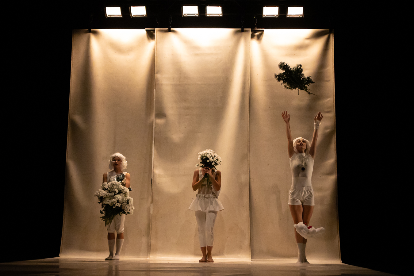 GLÒRIA: An Easy and Funny Work | © La Quebrá